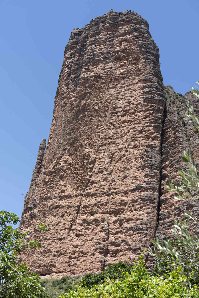 Huesca - Las Peñas de Riglos 07 - Mallos de Riglos.jpg